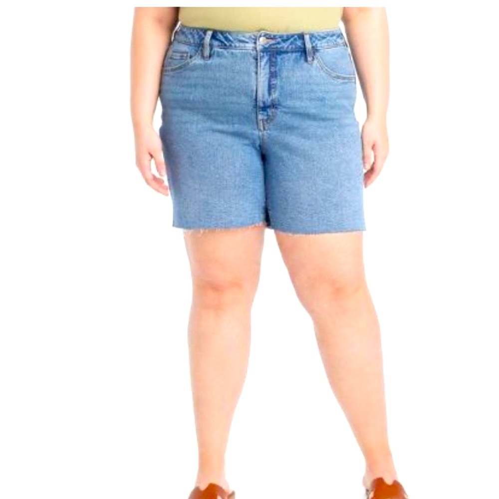 - Ava & Viv Relaxed Bermuda high rise light wash shorts sz 22